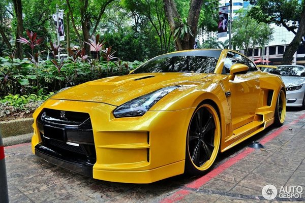 Сингапурский Nissan GT-R R35 в уникальном обвесе