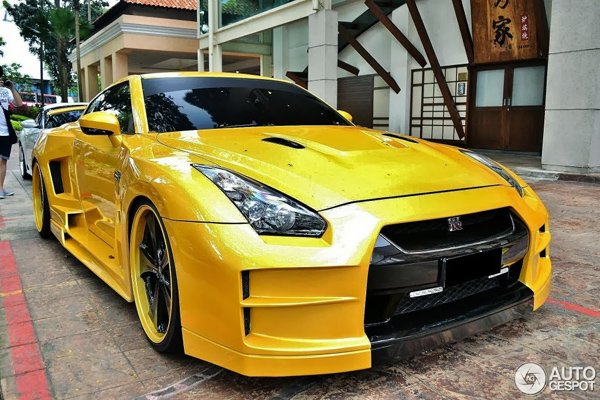 Сингапурский Nissan GT-R R35 в уникальном обвесе