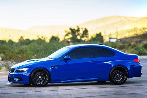 BMW M3 (E92) Santorini Blue от Mode Carbon