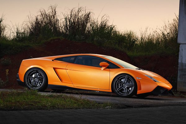 Lamborghini Gallardo LP550 с дисками ADV.1 Wheels