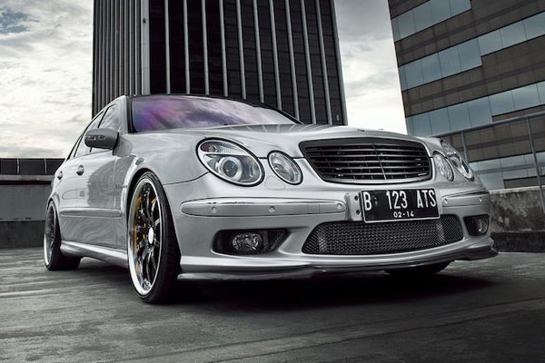 Mercedes E55 AMG (W211) форсировали до 700 л. с.