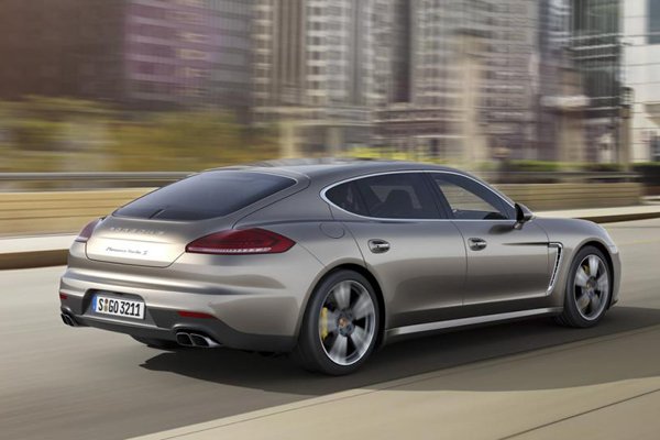 Porsche привезет в Токио Panamera Turbo S 2014