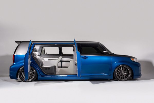 На базе компактвэна Scion xB построили лимузин