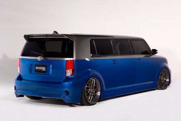 На базе компактвэна Scion xB построили лимузин