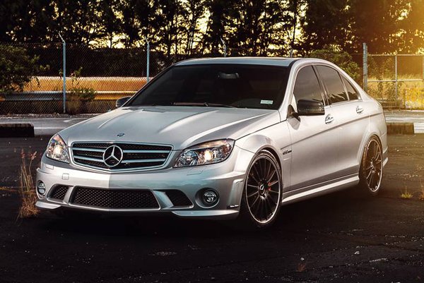 Mode Carbon доработал Mercedes-Benz C63 AMG 