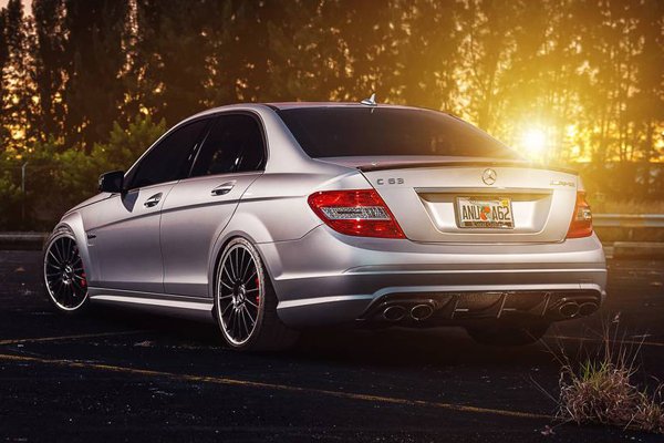 Mode Carbon доработал Mercedes-Benz C63 AMG 