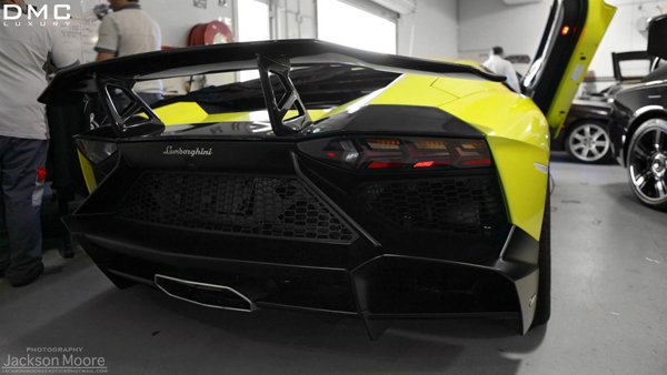 Lamborghini Aventador LP720-4 со спойлером DMC