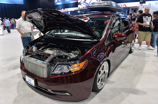 Bisimoto построил 1029-сильную Honda Odyssey 