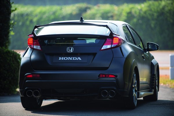 Honda показала снимки прототипа Civic Type R 2015