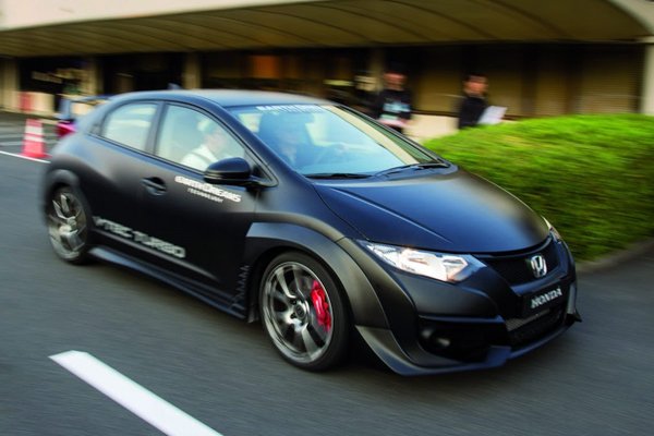 Honda показала снимки прототипа Civic Type R 2015