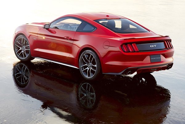 Ford рассекретил новый Mustang 2015 года