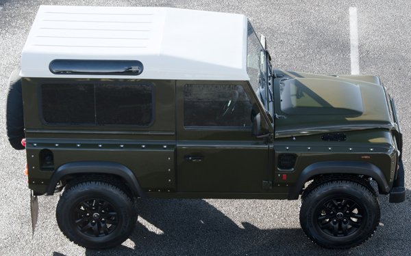 Land Rover Defender Chelsea Track от Kahn Design