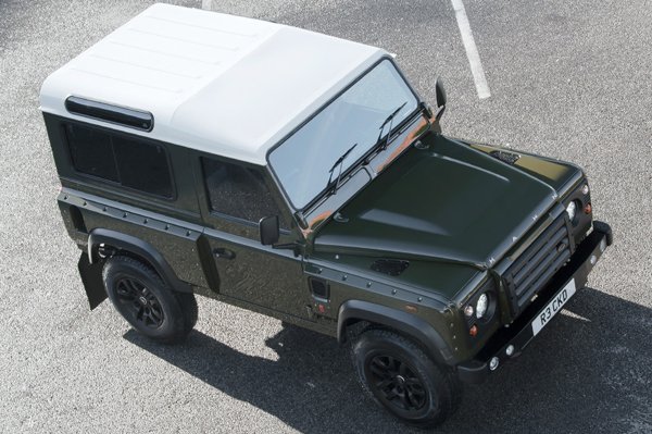 Land Rover Defender Chelsea Track от Kahn Design