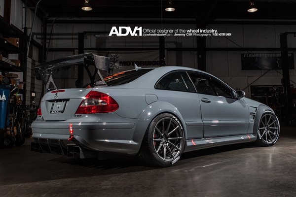 Mercedes CLK63 AMG Black на дисках ADV.1 Wheels