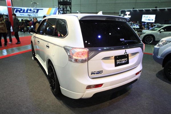 Токио 2014: Mitsubishi Outlander PHEV City Cruiser