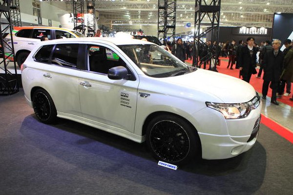 Токио 2014: Mitsubishi Outlander PHEV City Cruiser