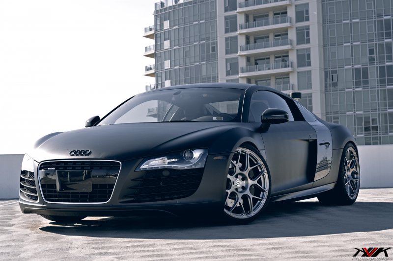 Черный матовый Audi R8 V8 на дисках HRE P40SC 