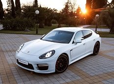 Porsche Exclusive представил Panamera GTS by Maria Sharapova