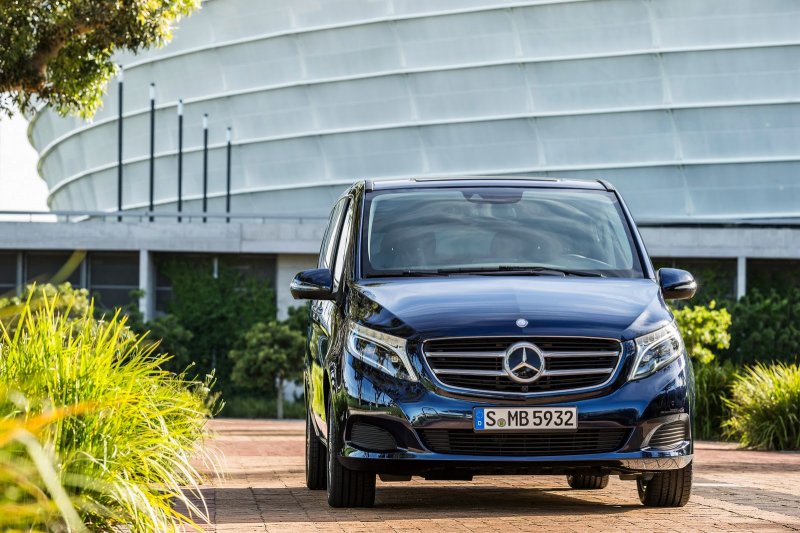 Mercedes-Benz представил большой минивэн V-Class