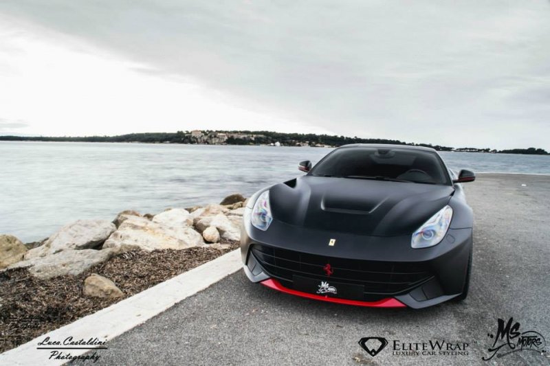 Черный матовый Ferrari F12 Berlinetta от Elite Wrap