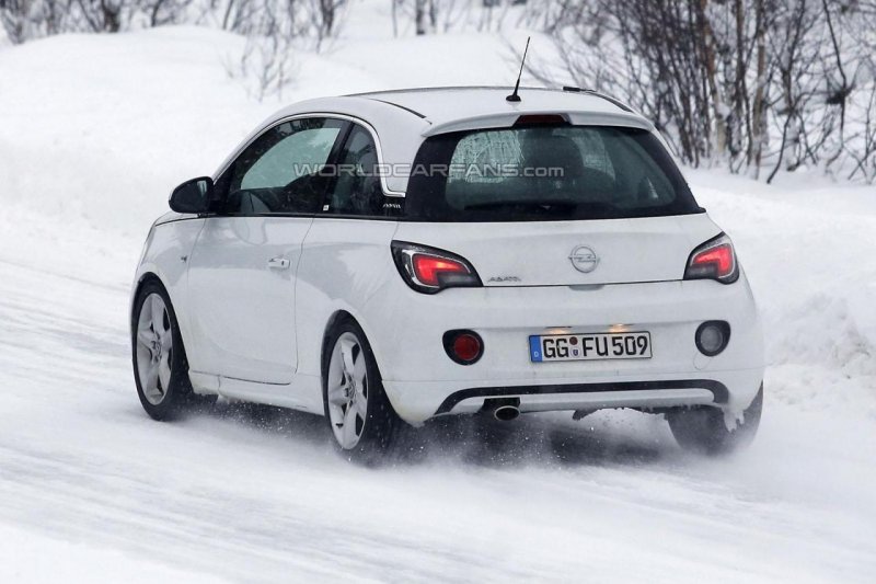 Opel тестирует «заряженную» версию хэтчбека Adam