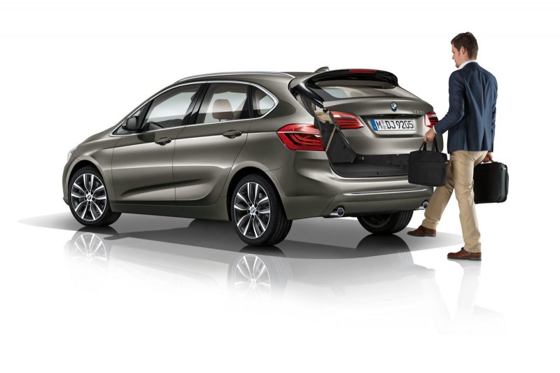 BMW рассекретил серийный компактвэн 2-Series Active Tourer