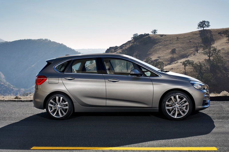 BMW рассекретил серийный компактвэн 2-Series Active Tourer