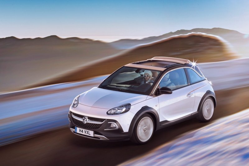 Opel Adam Rocks - хэчтбек с амбициями кроссовера