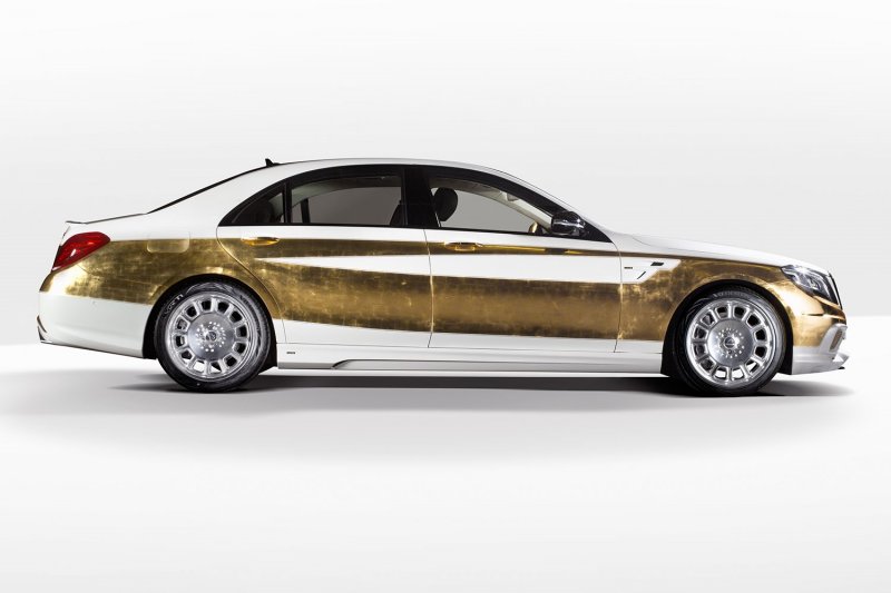 Carlsson представит суперроскошный лимузин CS50 Versailles 