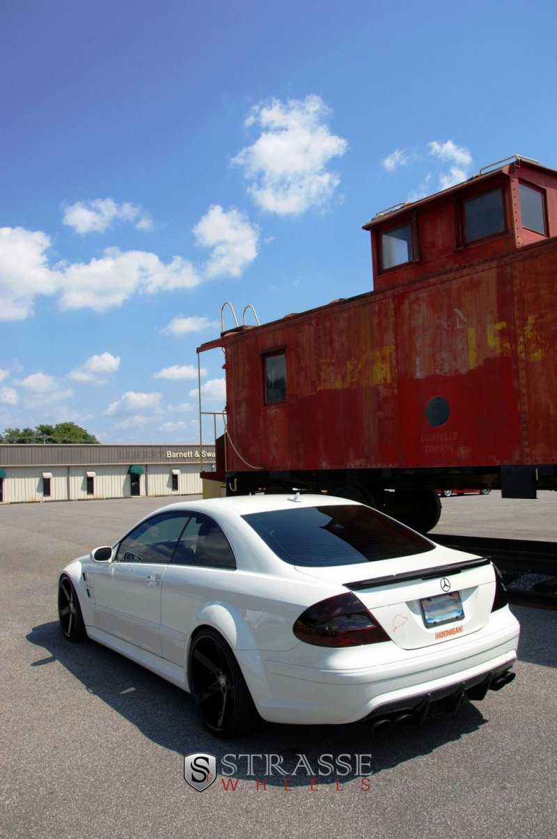 Mercedes-Benz CLK63 AMG Black Series на дисках Strasse Wheels