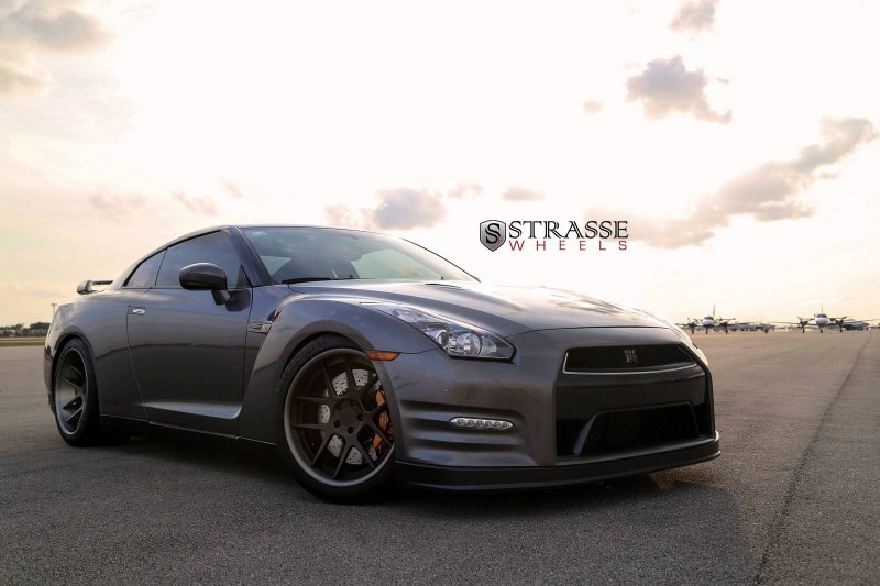 Nissan GT-R Black Edition от AMS Performance и Strasse Wheels