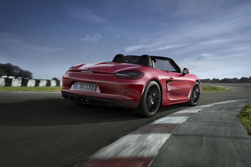 Porsche представил новые модификации Boxster GTS и Cayman GTS