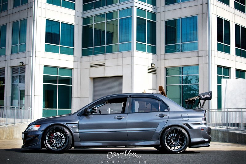 Mitsubishi Lancer Evolution IX в индивидуальной доводке