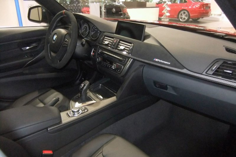 BMW 335i в заводском тюнинг-пакете M Performance