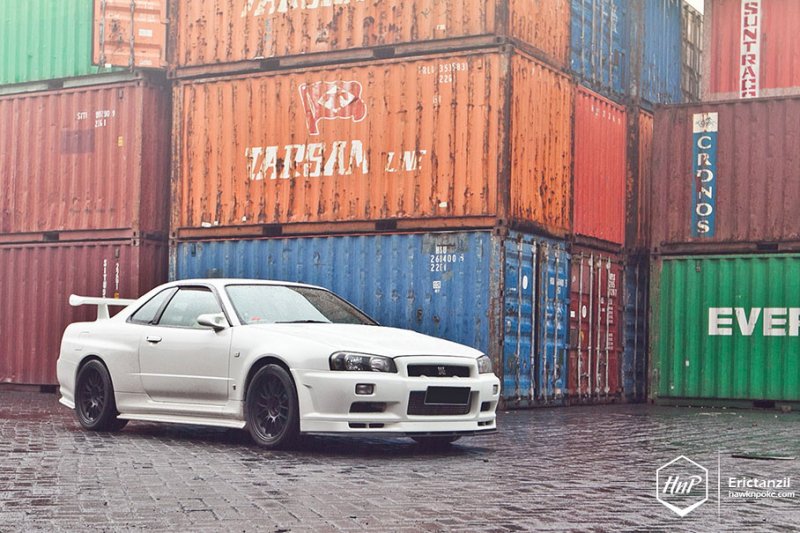 Настроенный Nissan Skyline GT-R R34 V-Spec из Индонезии