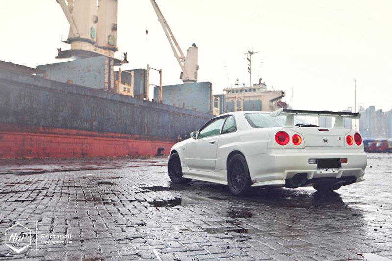 Настроенный Nissan Skyline GT-R R34 V-Spec из Индонезии