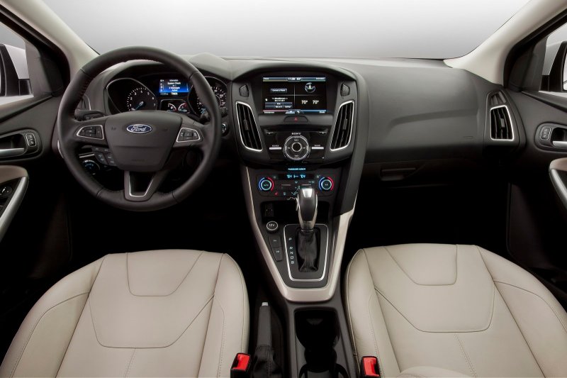 Ford рассекретил обновленный Focus в кузове седан 