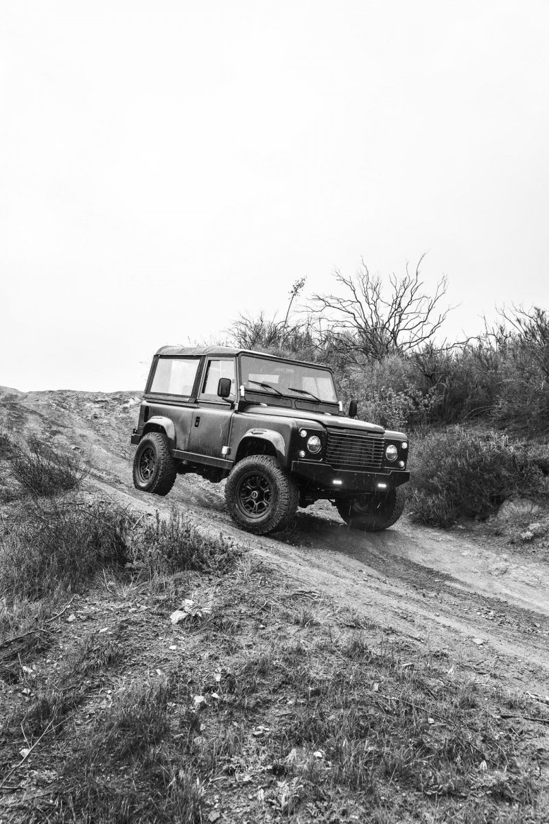 Icon оснастил Land Rover Defender 90 6,2-литровым двигателем LS3