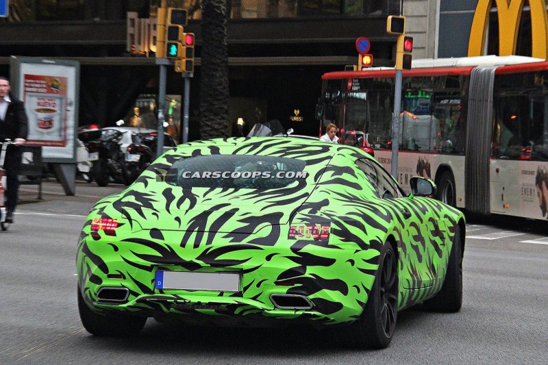 Mercedes-Benz опубликовал фото салона спорткупе AMG GT