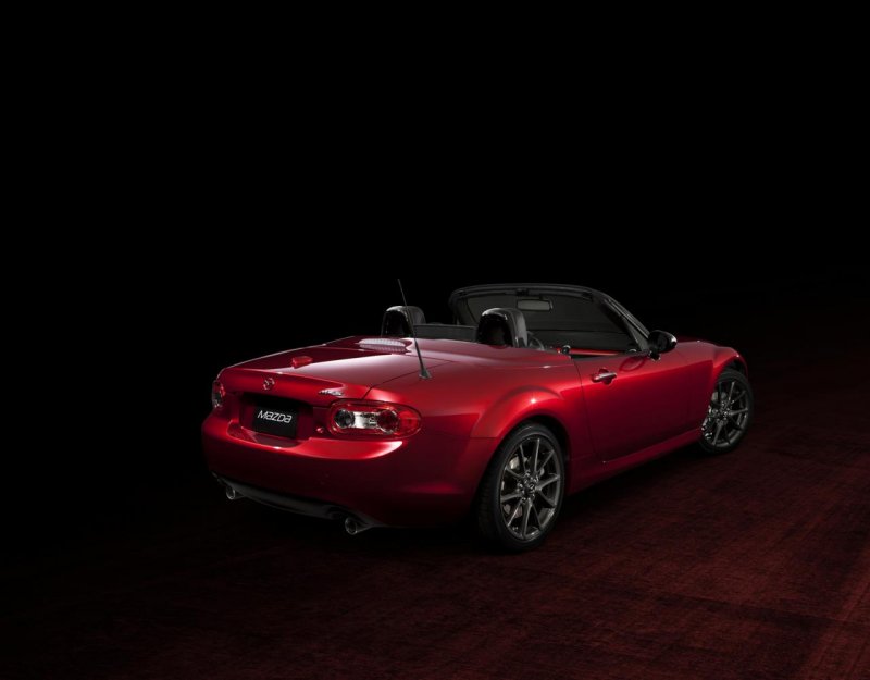 Mazda выпустила юбилейный родстер MX-5 25th Anniversary Edition