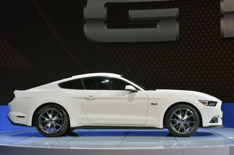 Нью-Йорк 2014: Ford Mustang 50 Year Limited Edition