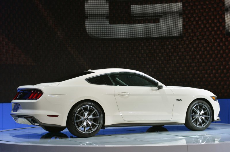 Нью-Йорк 2014: Ford Mustang 50 Year Limited Edition