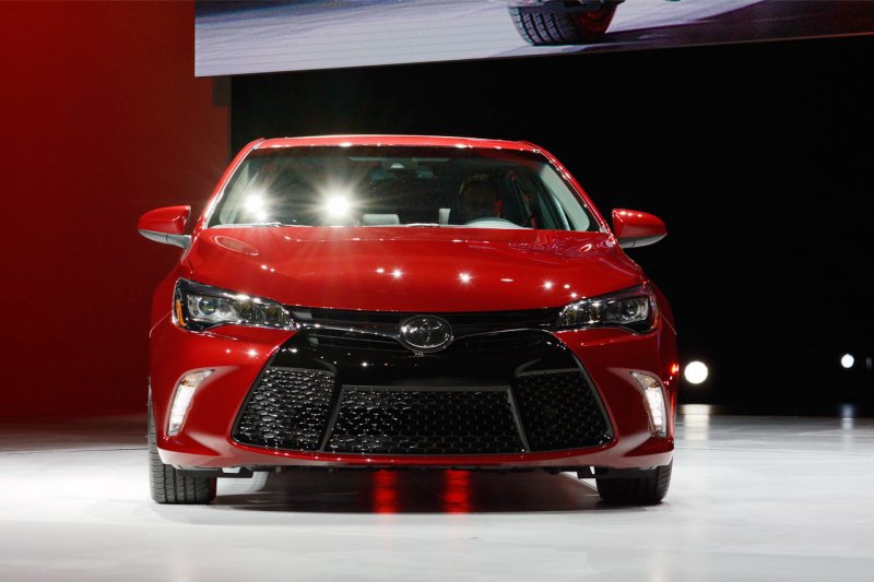 Нью-Йорк 2014: Toyota представила седан Camry 2015 года