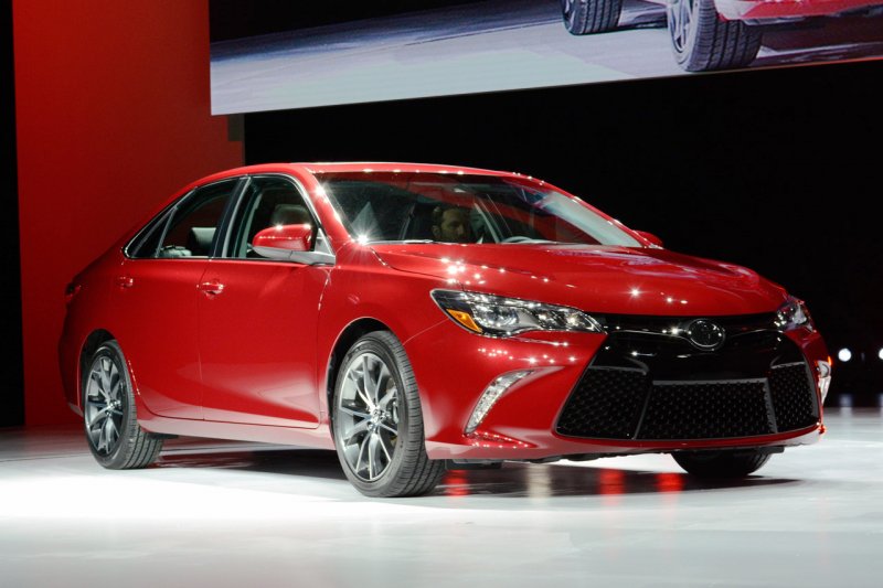 Нью-Йорк 2014: Toyota представила седан Camry 2015 года