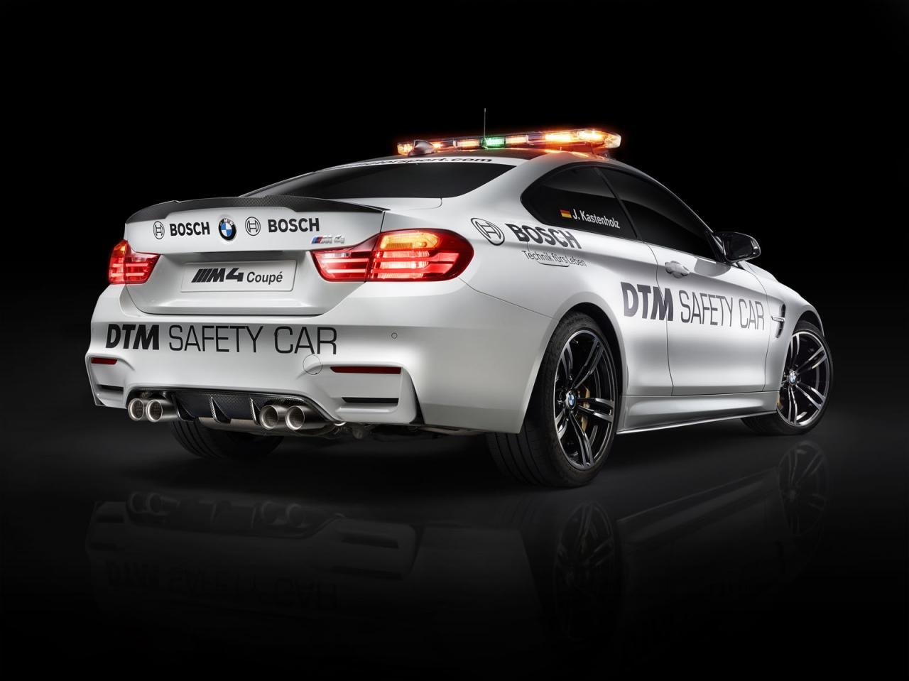 BMW M4 Coupe стал новой машиной безопасности DTM » Автомобили и тюнинг