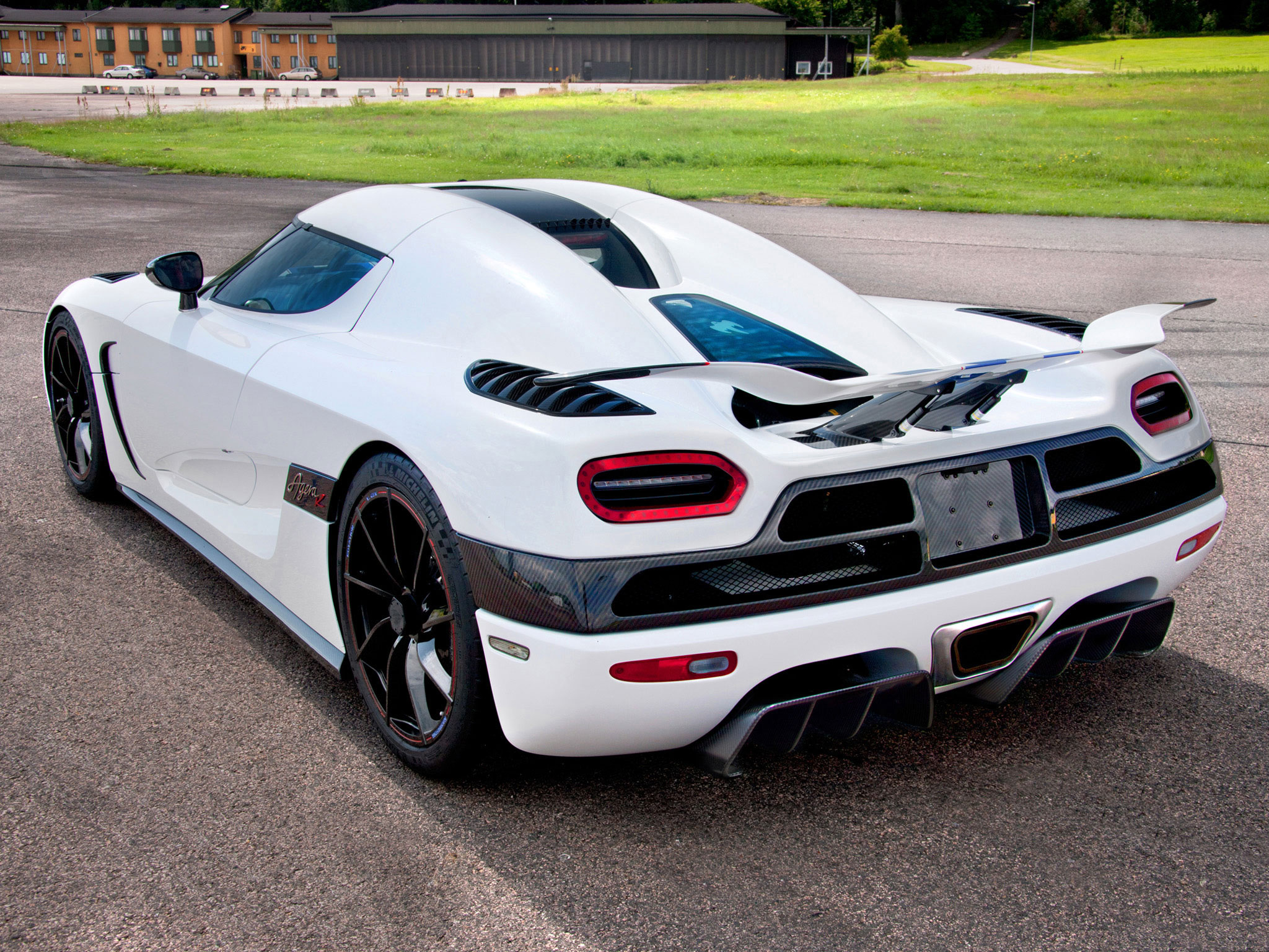 Машина Koenigsegg Agera r