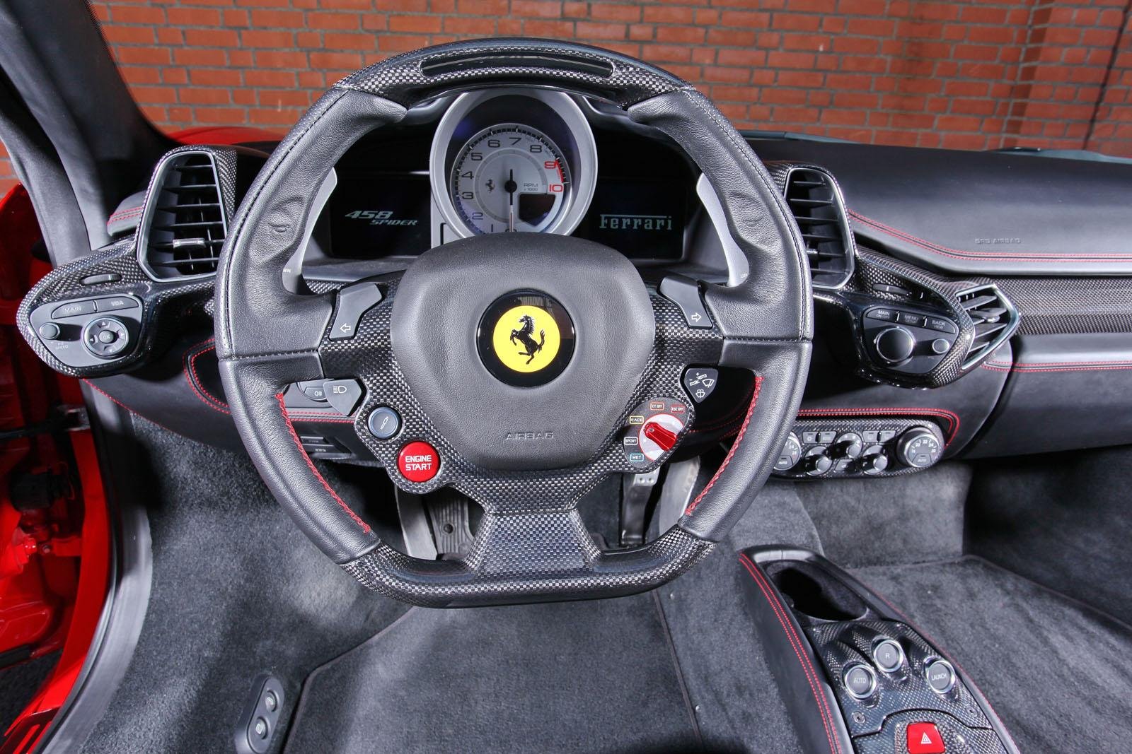 Ferrari 458 Spider салон