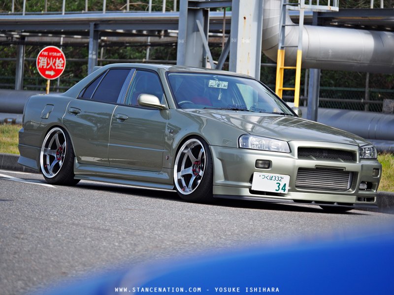 Седан Nissan Skyline R34 GT-T в эксклюзивном тюнинге 