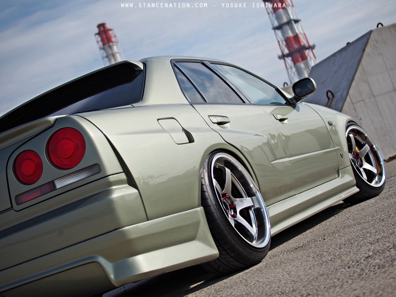 Седан Nissan Skyline R34 GT-T в эксклюзивном тюнинге 