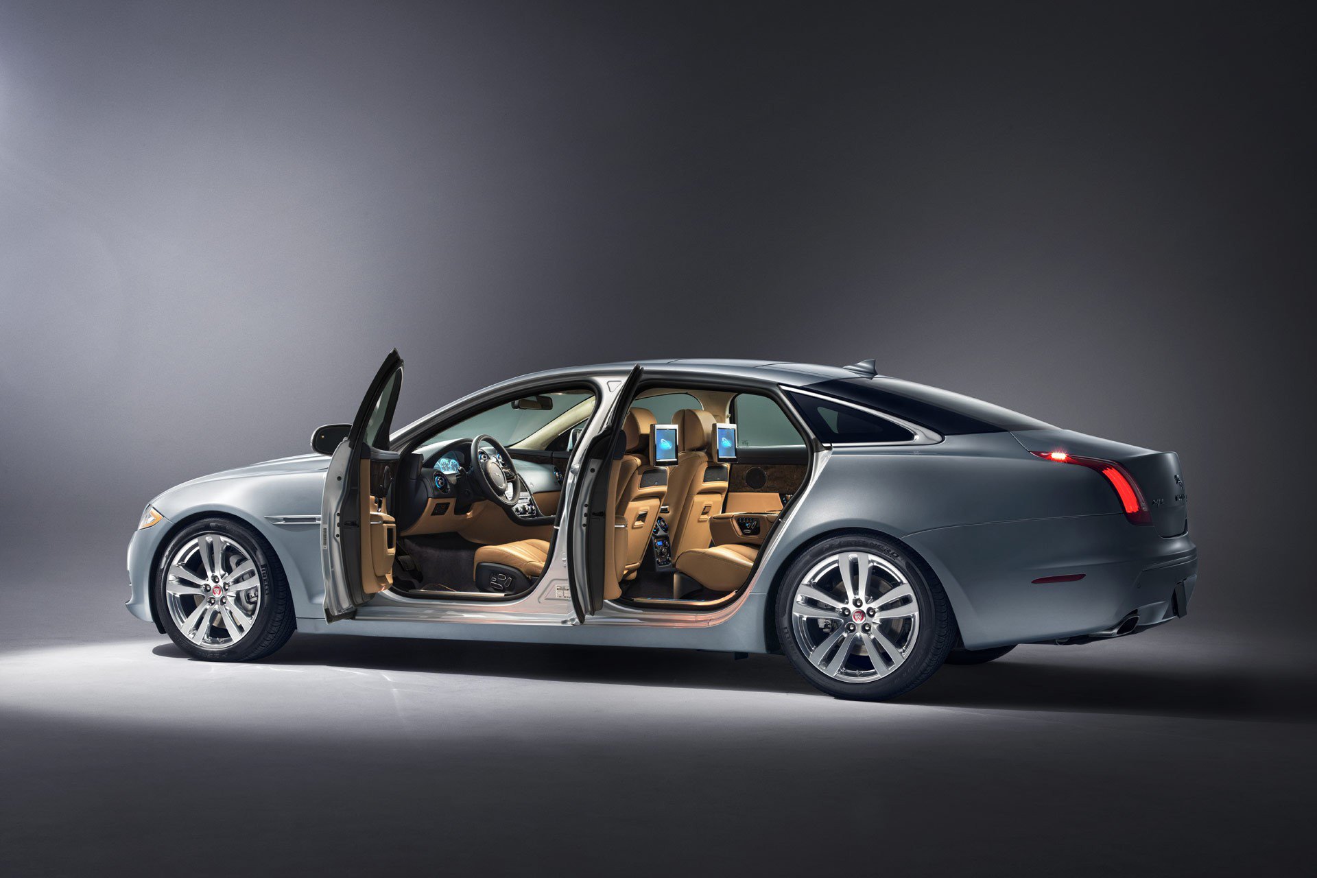Тест-драйв Jaguar XJ (2014)
